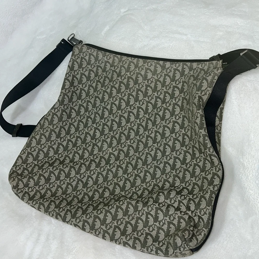 ๐SOLD ๐ Christian Dior Trotter Crossbody bag - Picture 3 of 16